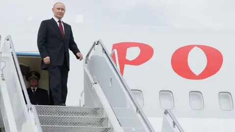 GAVRIIL GRIGOROV/POOL/AFP Russian President Vladimir Putin boards a plane following a US-Russia summit on Ukraine at Joint Base Elmendorf-Richardson in Anchorage, Alaska