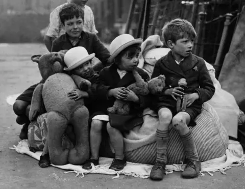 Hulton-Deutsch Collection/Corbis via Getty Images Children with their rescued toys in 1940