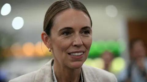 Getty Images Jacinda Ardern wearing a linen blazer