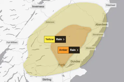 Met Office A map of Scotland showing the yellow and amber warnings.